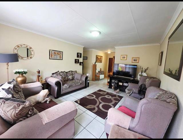 3 BEDROOM TOWNHOUSE FOR SALE IN WITFIELD